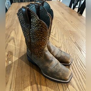 SOLD Ariat Women’s Round Up Wide Square Toe Western Boot